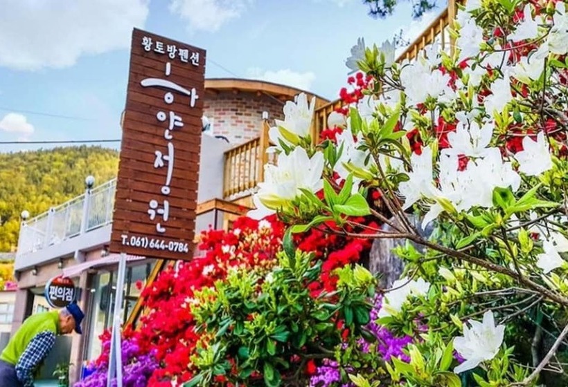 Yeosu Hayanjeongwon Pension