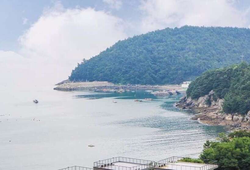 Yeosu Hayanjeongwon Pension