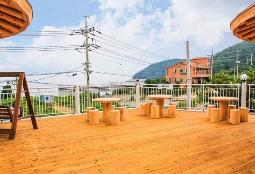 Yeosu Hayanjeongwon Pension