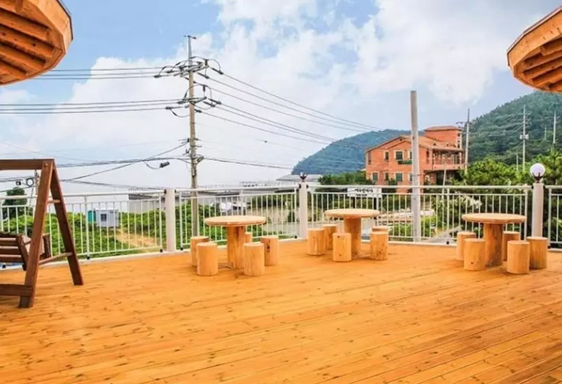 Yeosu Hayanjeongwon Pension