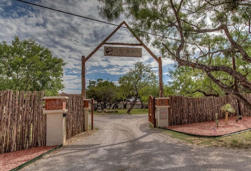 مبيت وإفطار Rest Yourself River Ranch