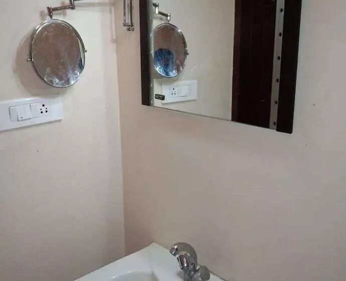 Hotelli Abode By Brown Tree Resorts