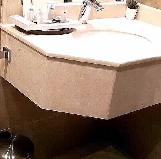 בית מלון כפרי Azard