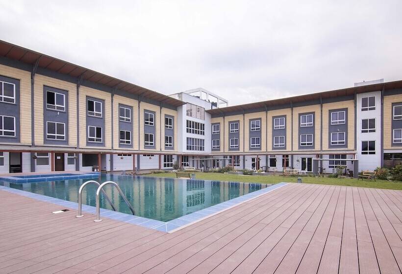 هتل Eseriani The Resort