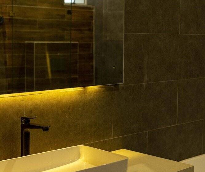 هتل Eseriani The Resort