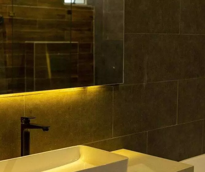 هتل Eseriani The Resort