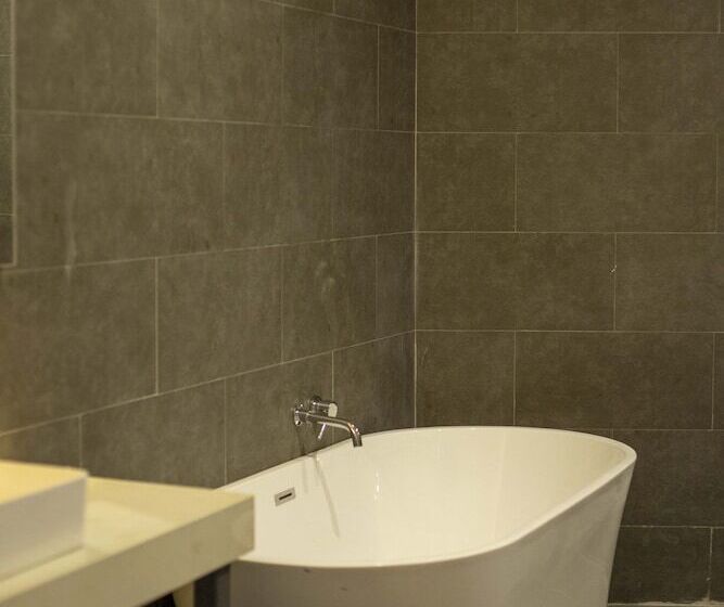 هتل Eseriani The Resort