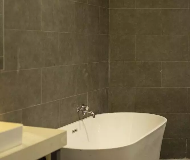 هتل Eseriani The Resort