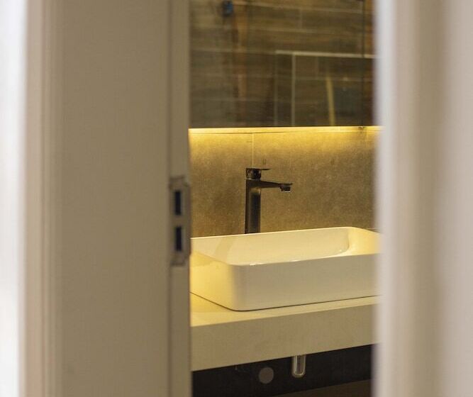 هتل Eseriani The Resort