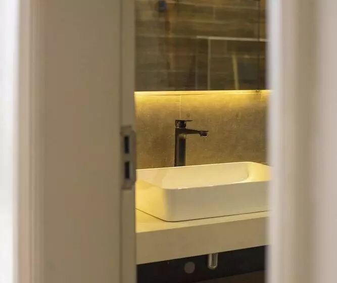 هتل Eseriani The Resort