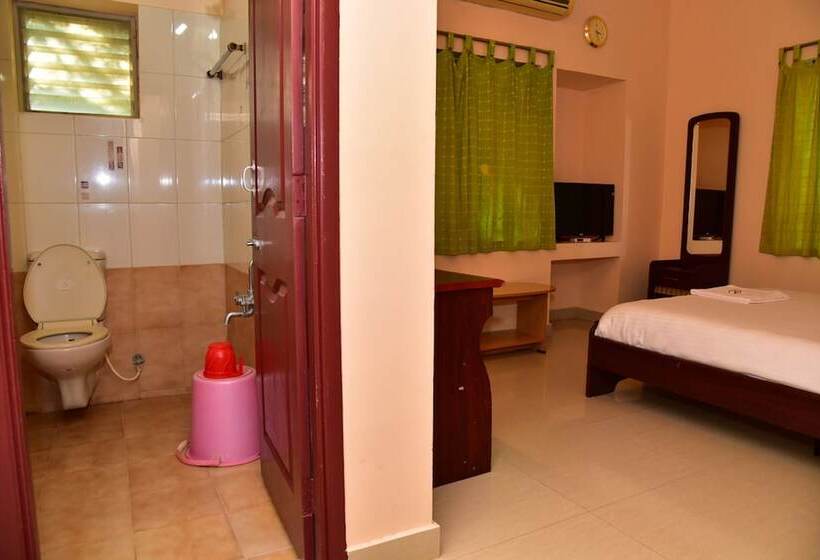 Hotel Theertha Park