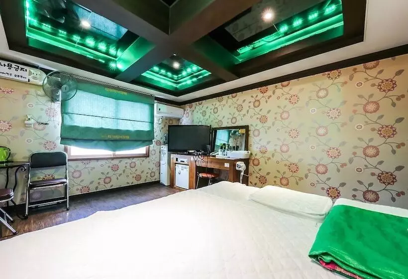 モーテル Gongju Titanic