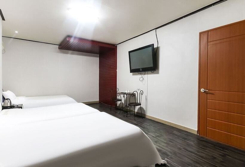 מוטל Gunsan B And B