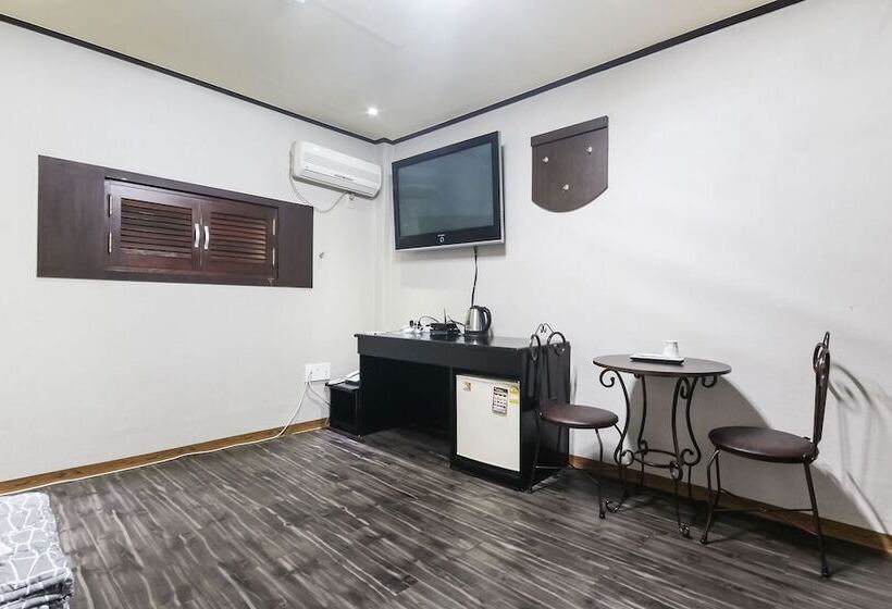 מוטל Gunsan B And B