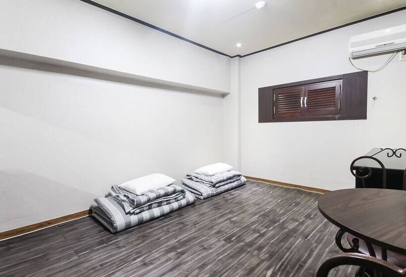 מוטל Gunsan B And B