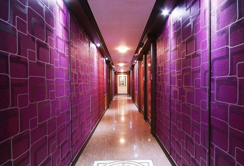 Motel Tongyeong Crown