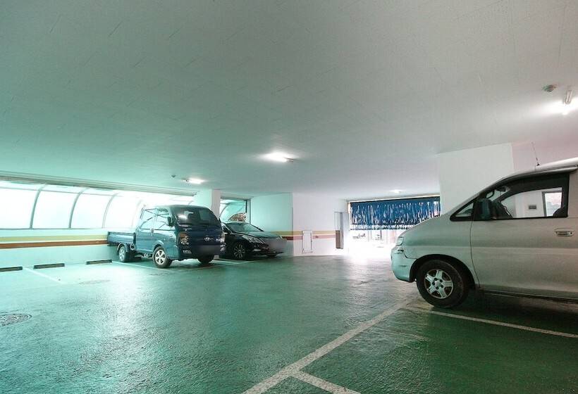 Motel Tongyeong Crown