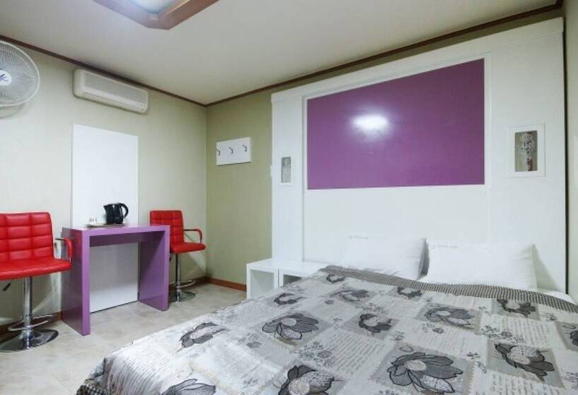 Motel Tongyeong Crown