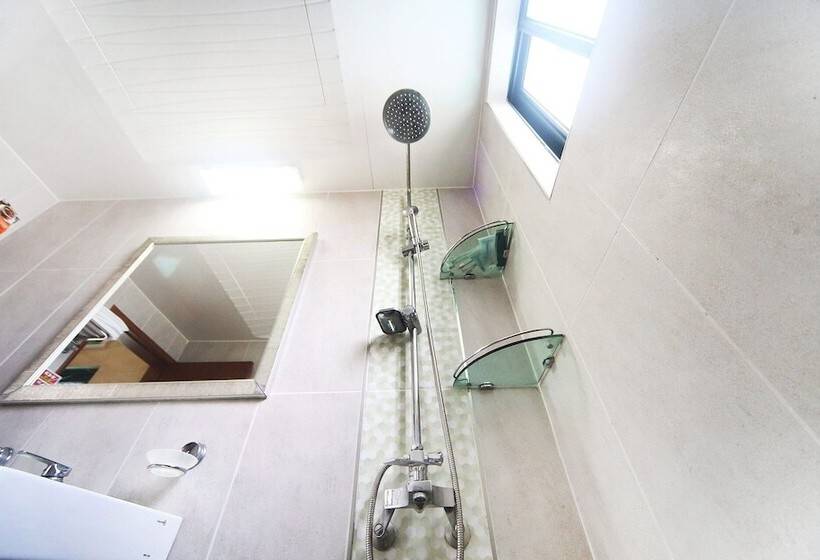 Motel Tongyeong Crown