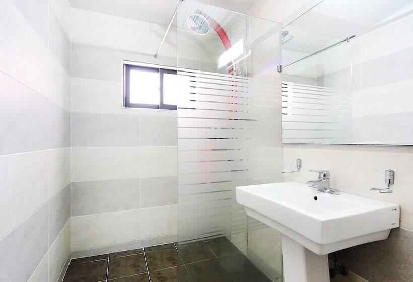 Motel Tongyeong Crown