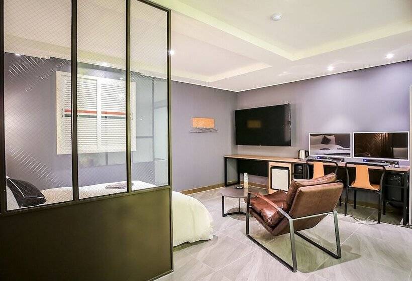 Motell Wonju Mary Jane