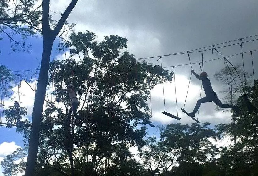 Hotelli Refugio Del Bosque Glamping