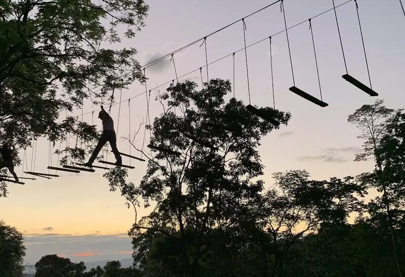 Hotelli Refugio Del Bosque Glamping