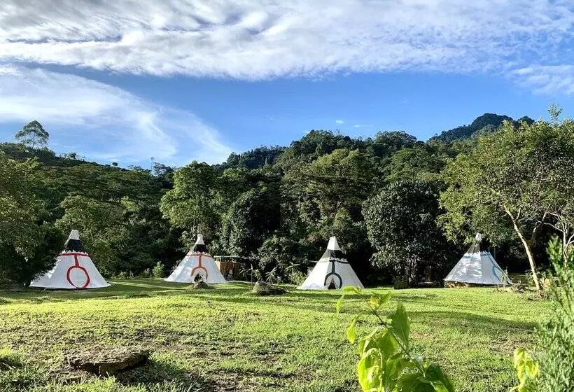 Hotelli Refugio Del Bosque Glamping