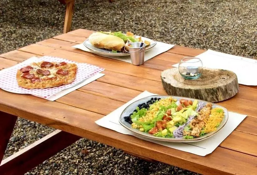 Hotelli Refugio Del Bosque Glamping