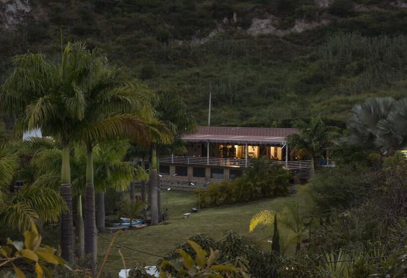 Отель Inti Kamari Wellness Lodge Retreat Center & Farm