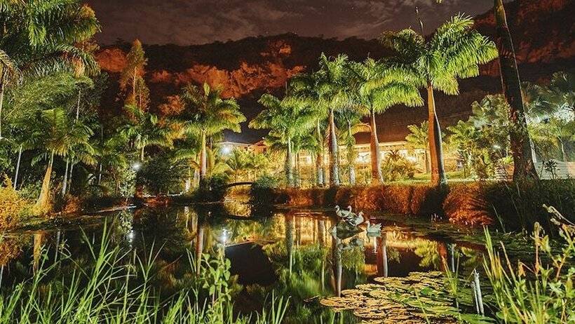 Отель Inti Kamari Wellness Lodge Retreat Center & Farm