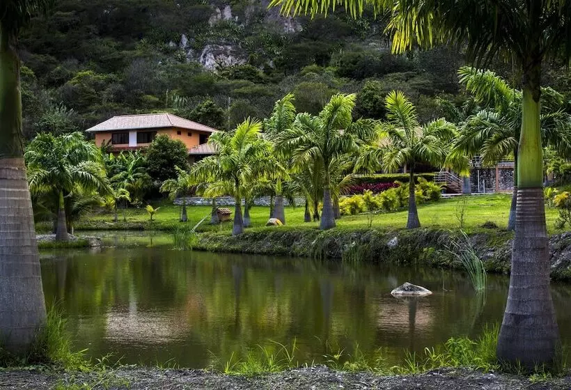 ホテル Inti Kamari Wellness Lodge Retreat Center & Farm