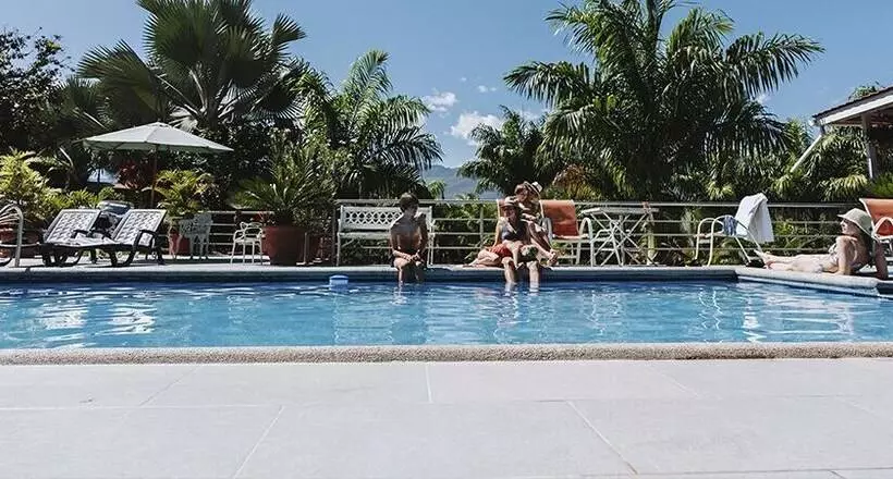 ホテル Inti Kamari Wellness Lodge Retreat Center & Farm