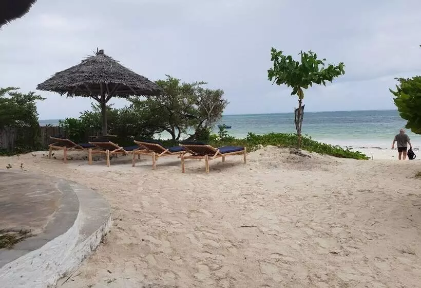 Hotelli Kilimani Kwetu Beach