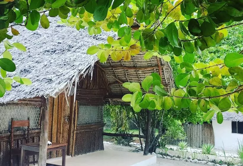 Hotelli Kilimani Kwetu Beach