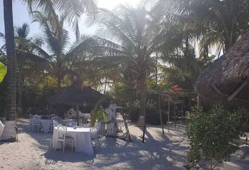 Hotelli Kilimani Kwetu Beach