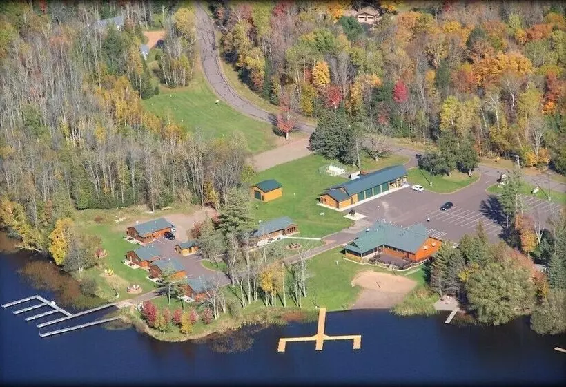 Hotelli Lena S Northern Pines Resort