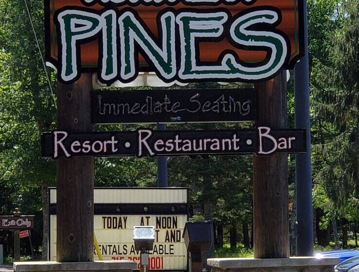 בית מלון כפרי Lena S Northern Pines Resort