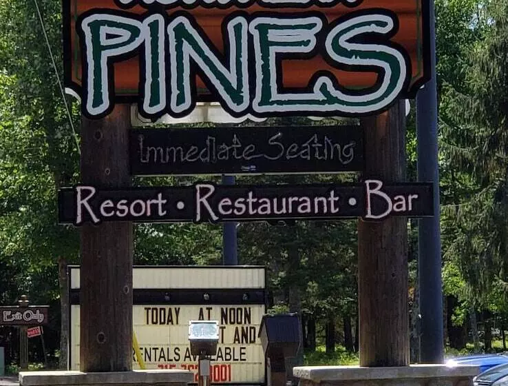 Hotelli Lena S Northern Pines Resort