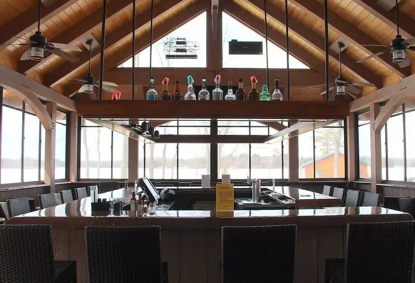 Hotelli Lena S Northern Pines Resort