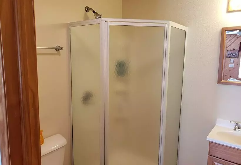 Hotelli Lena S Northern Pines Resort