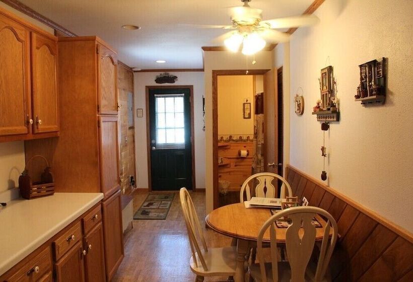 בית מלון כפרי Lena S Northern Pines Resort