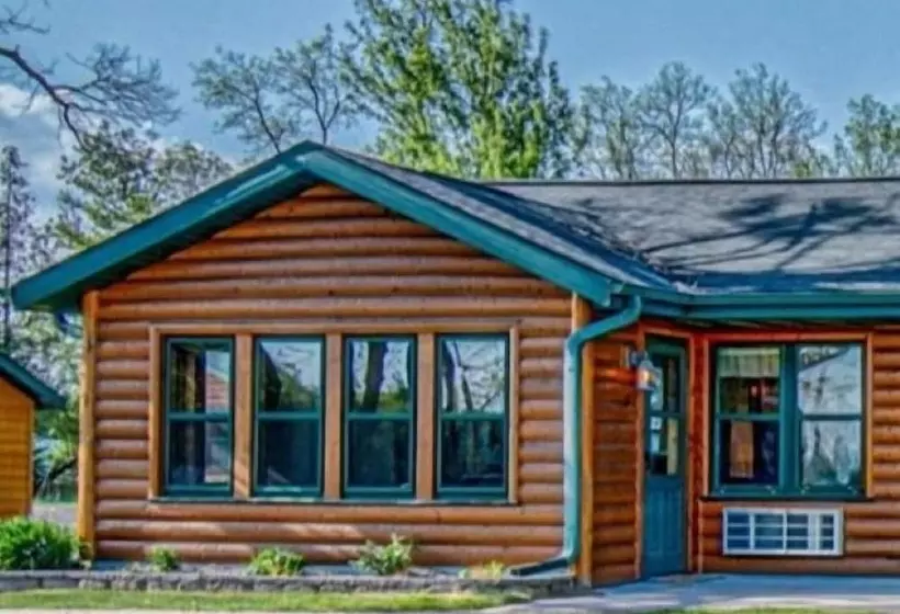 Hotelli Lena S Northern Pines Resort