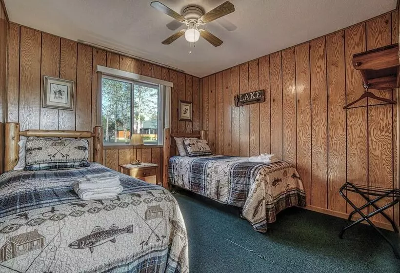 Hotelli Lena S Northern Pines Resort