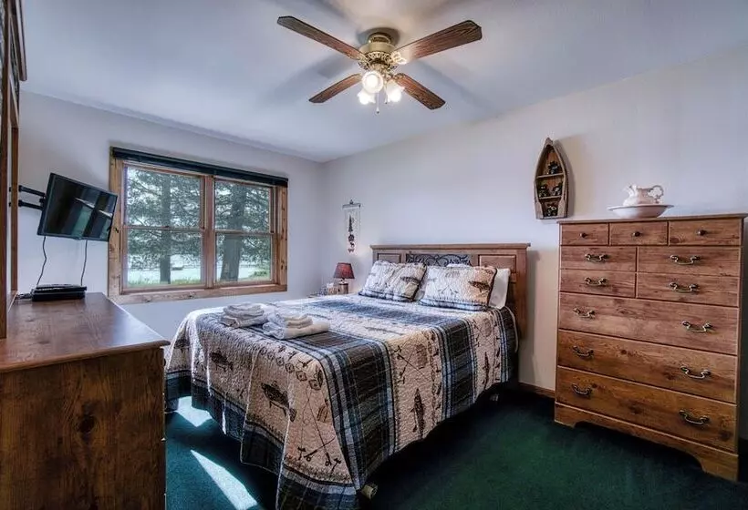 Hotelli Lena S Northern Pines Resort