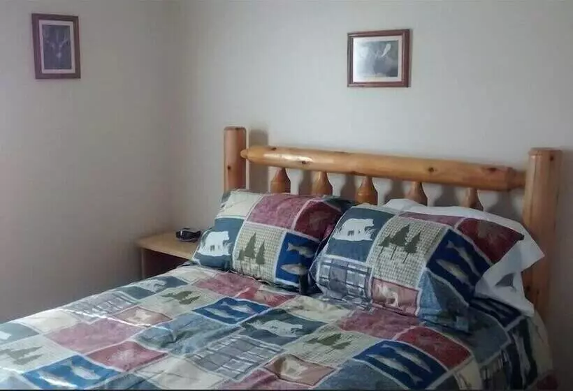 Hotelli Lena S Northern Pines Resort