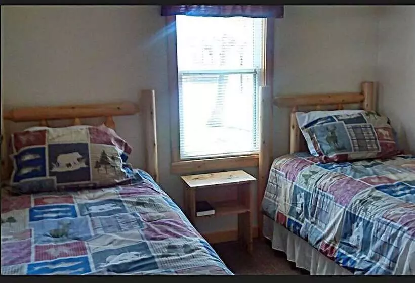 Hotelli Lena S Northern Pines Resort