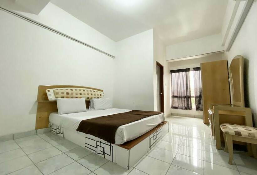 Hotelli Oyo 90184 Api Api Guesthouse 533