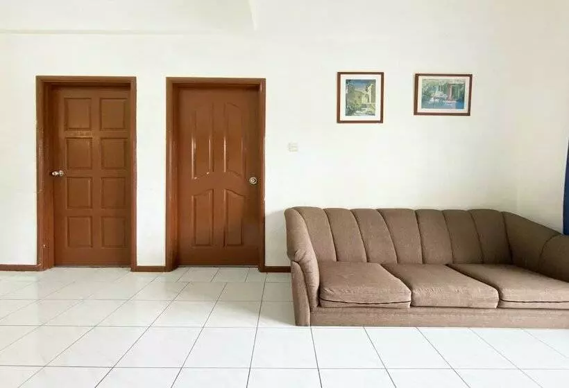 ホテル Oyo 90184 Api Api Guesthouse 533