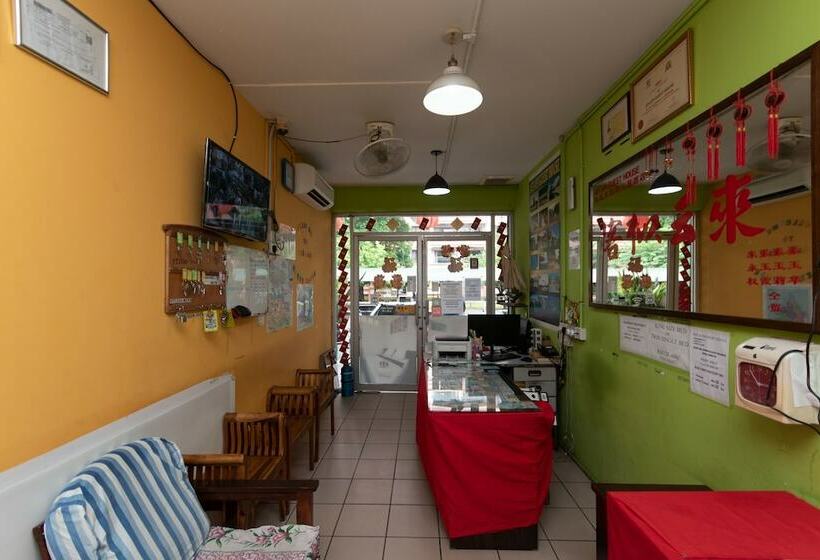 Hotelli Oyo 90184 Api Api Guesthouse 533